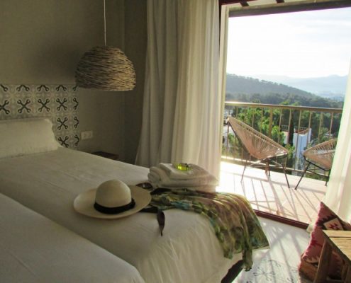 bedroom-window-753x500